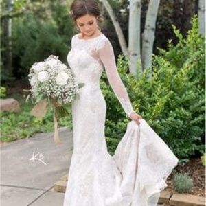 Brand New Vera Wang wedding dress - $500